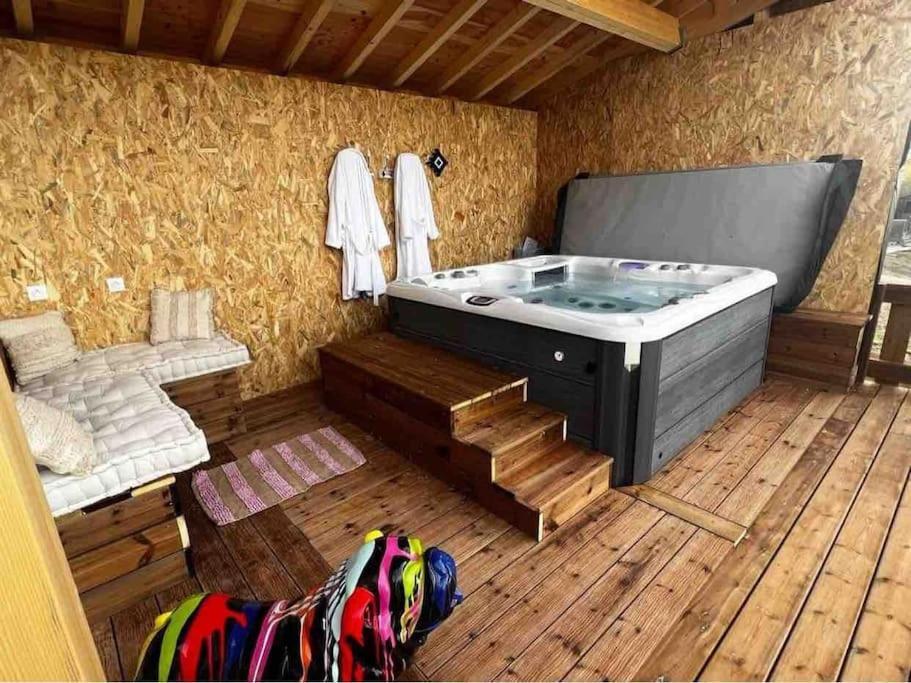 Gite A La Ferme Avec Jacuzzi Et Piscine Chauffee Saint-Felix-de-Tournegat Esterno foto